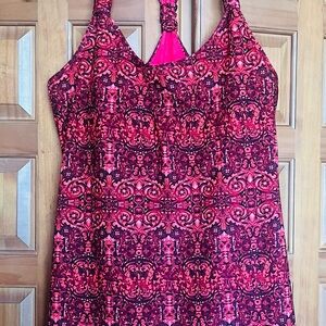 Athleta Women’s pink and Black pattern Fuse Racerback Shelf Bra Activewe…